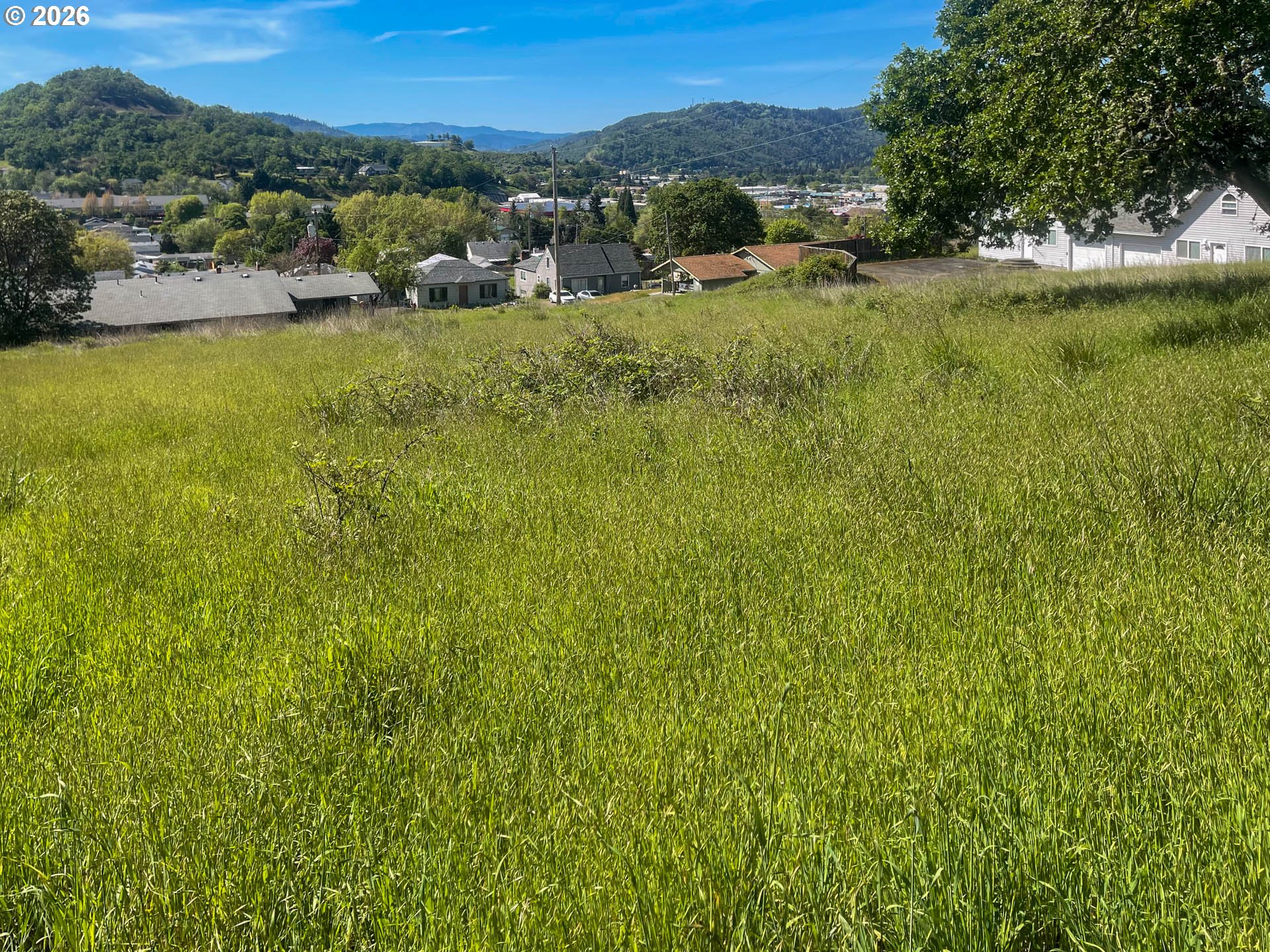 BARAGER AVE, Roseburg, OR 97470