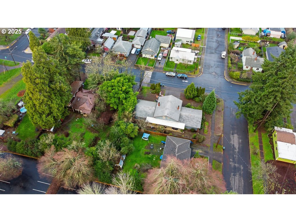 207 D ST, Springfield, OR 97477
