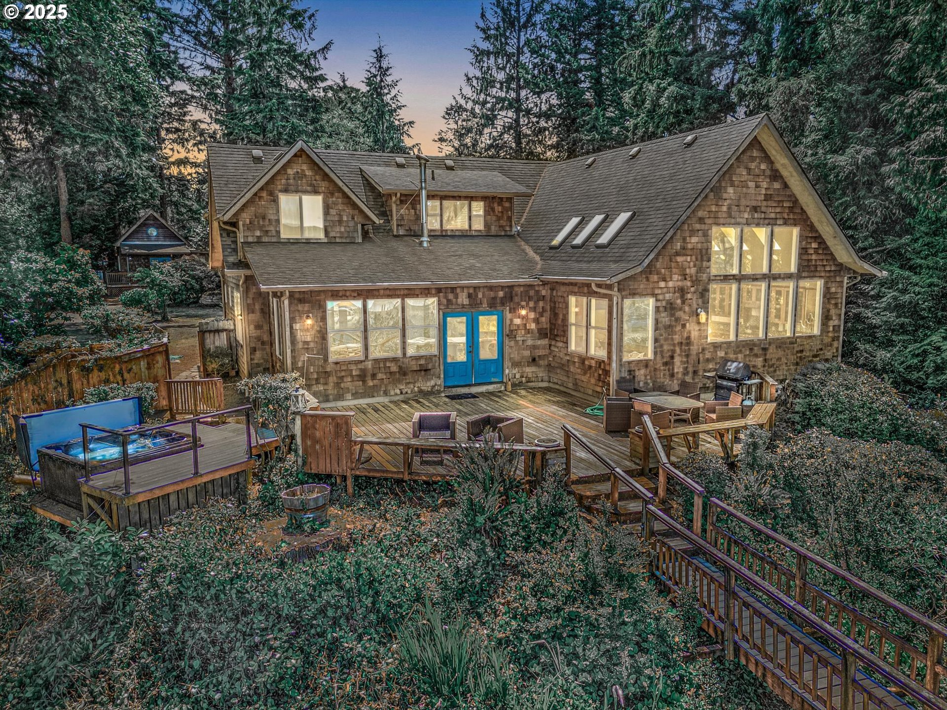 1050 SHADY COVE LN, Waldport, OR 97394