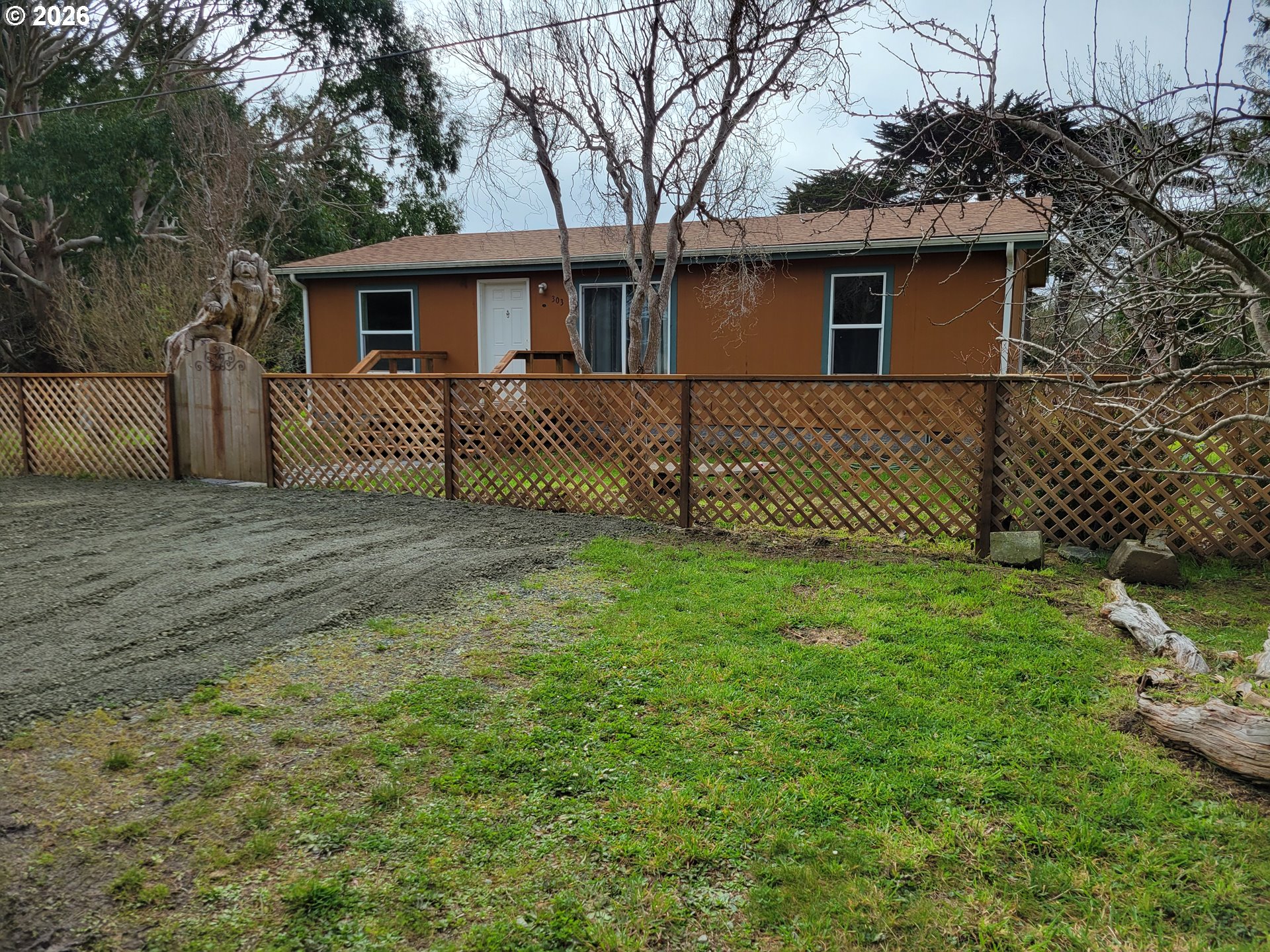303 13TH ST, Bandon, OR 97411