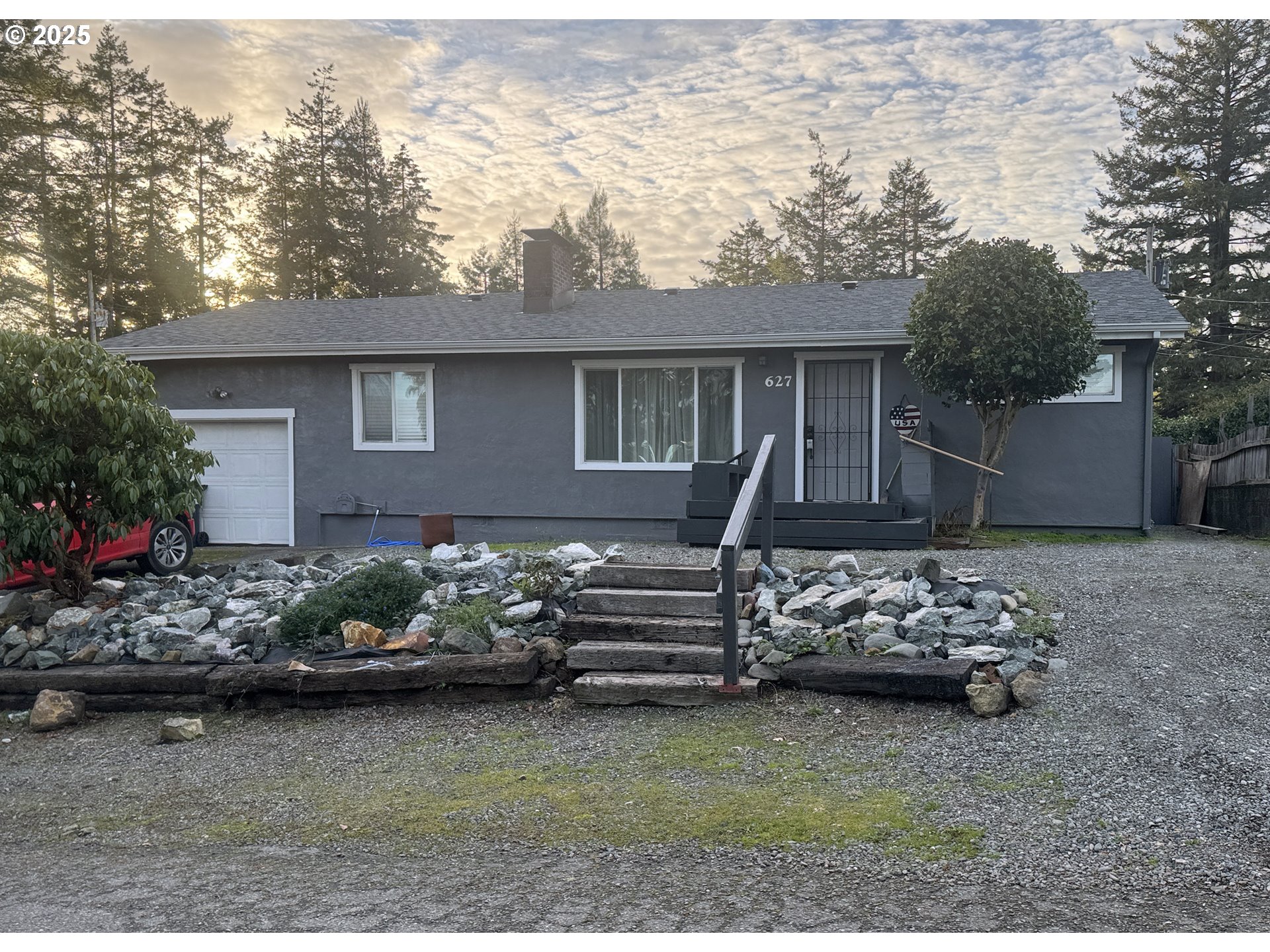 627 Richard ST, Brookings, OR 97415