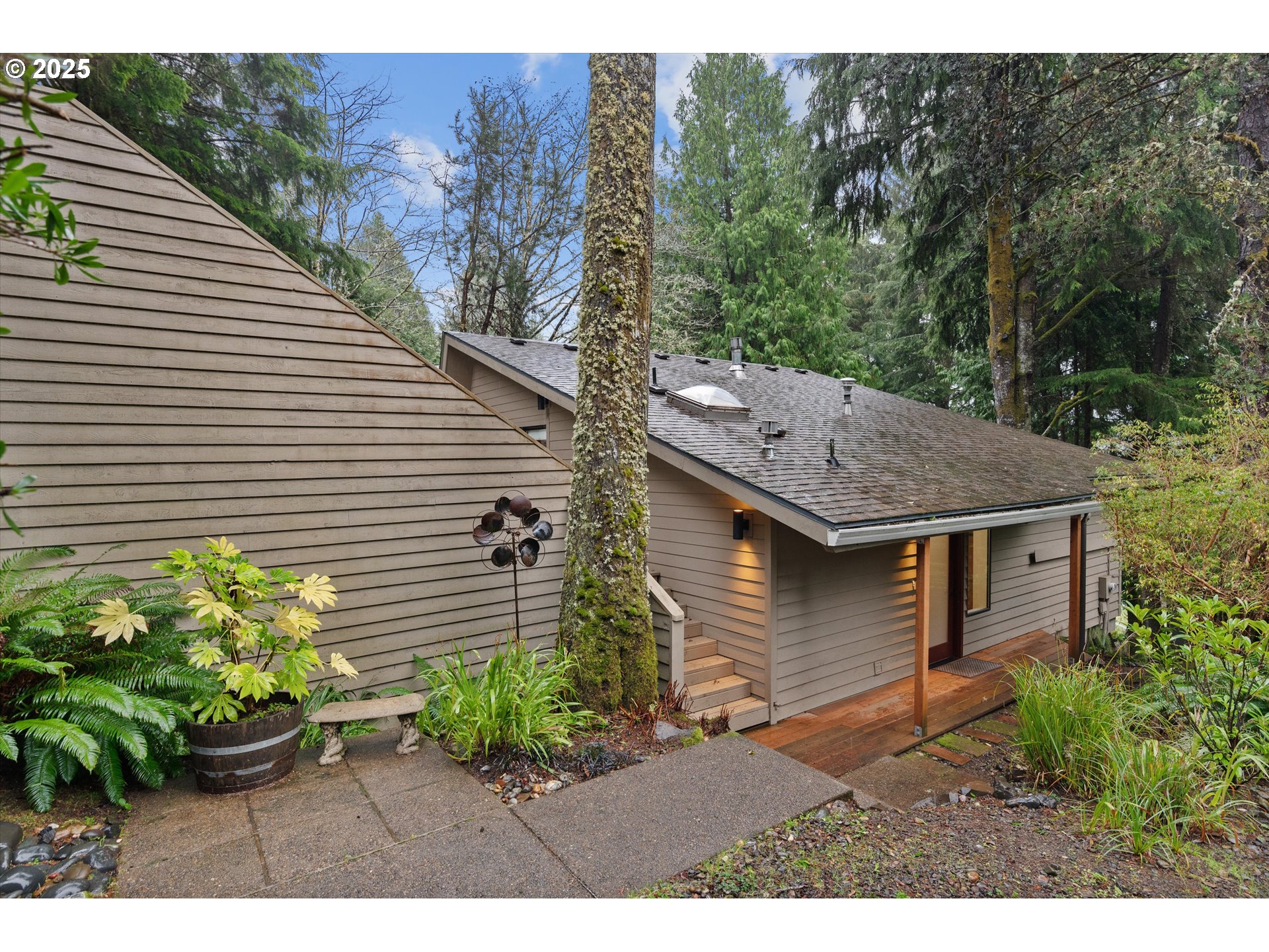563 FAIRWAY DR, GlenedenBeach, OR 97388