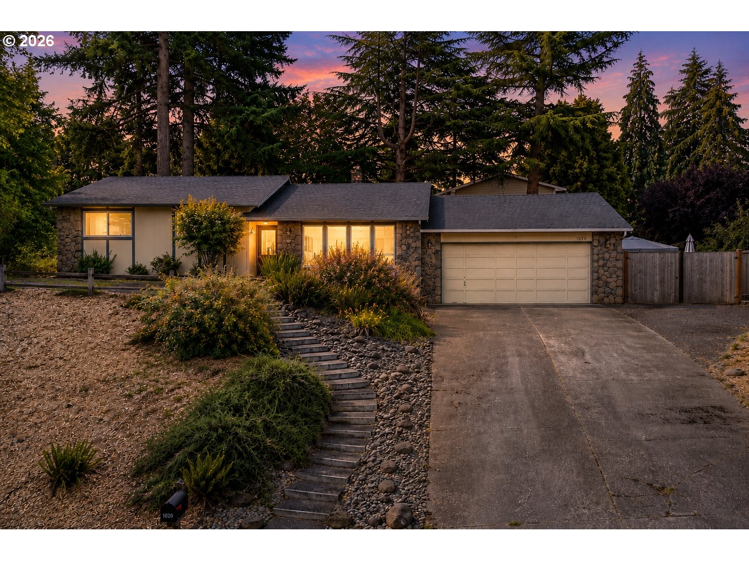 1020 WINDEMERE DR, Salem, OR 97304
