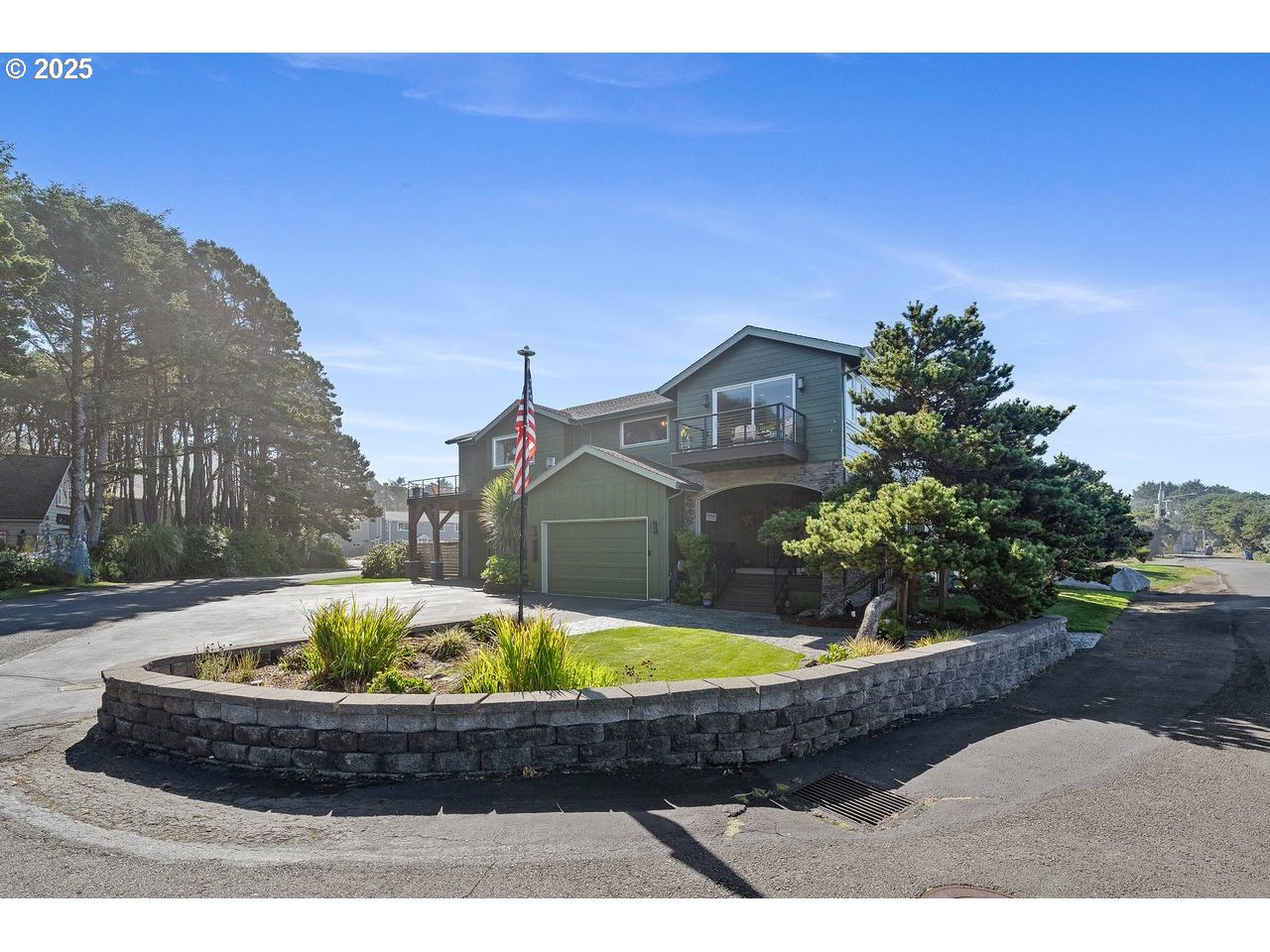 424 CLIFF ST, DepoeBay, OR 97341