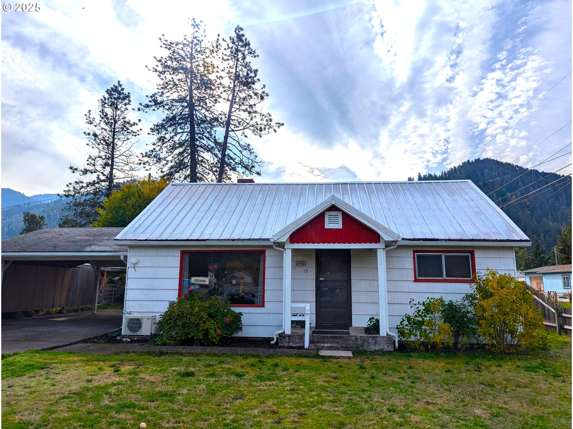 47564 SCHOOL ST, Oakridge, OR 97463