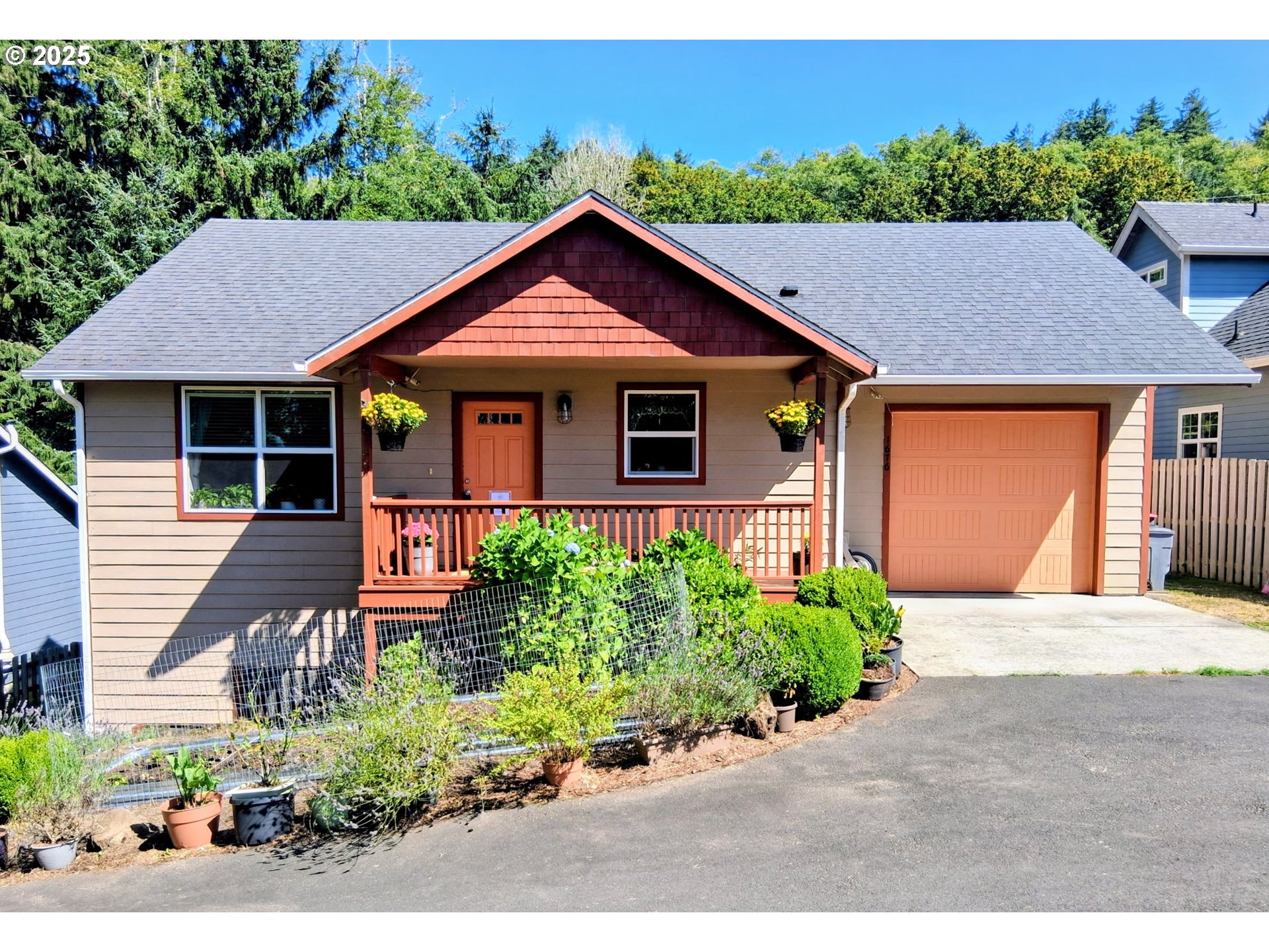 1676 3RD ST, Astoria, OR 97103