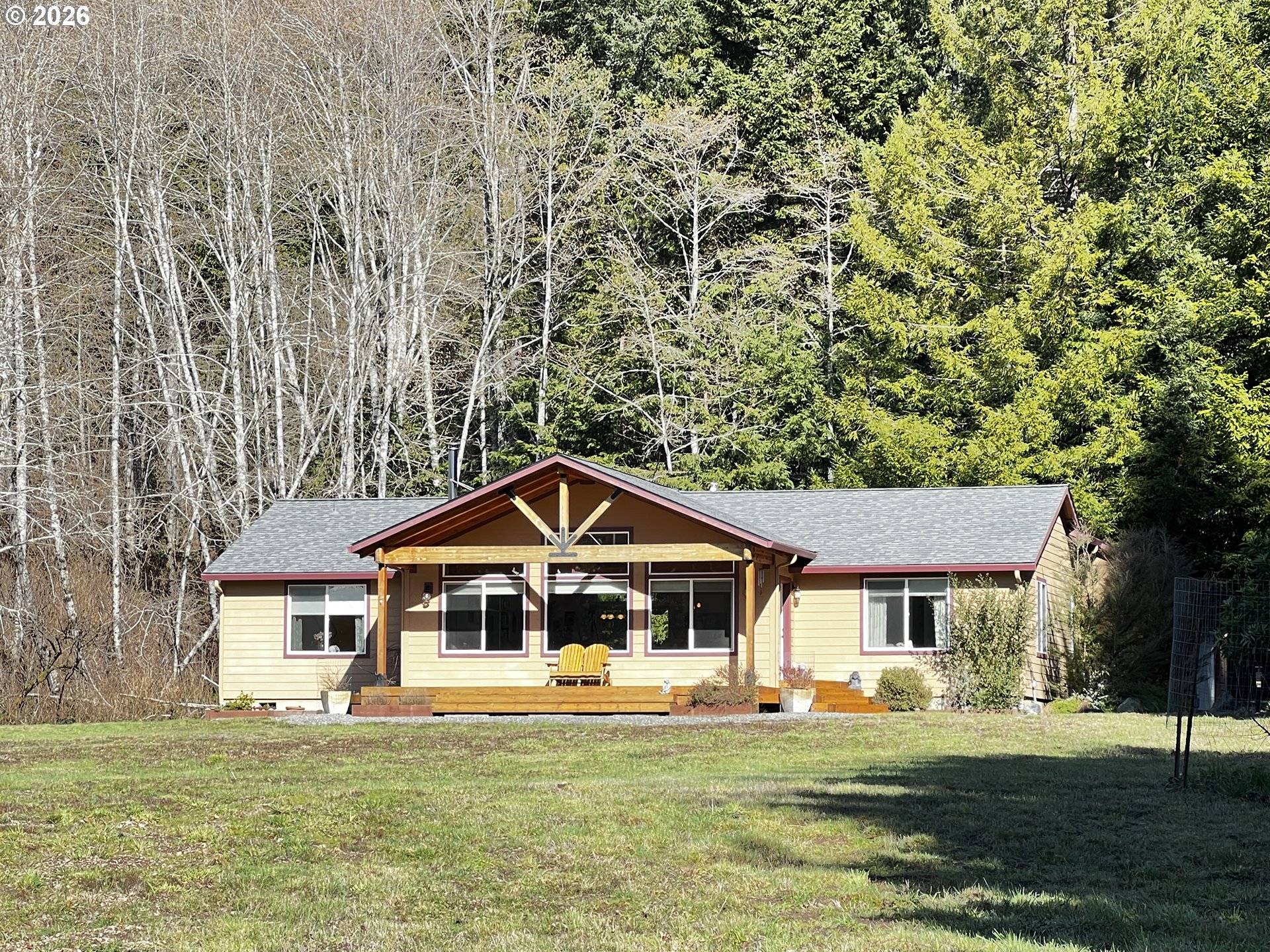 407 WINCHUCK RIVER RD, Brookings, OR 97415