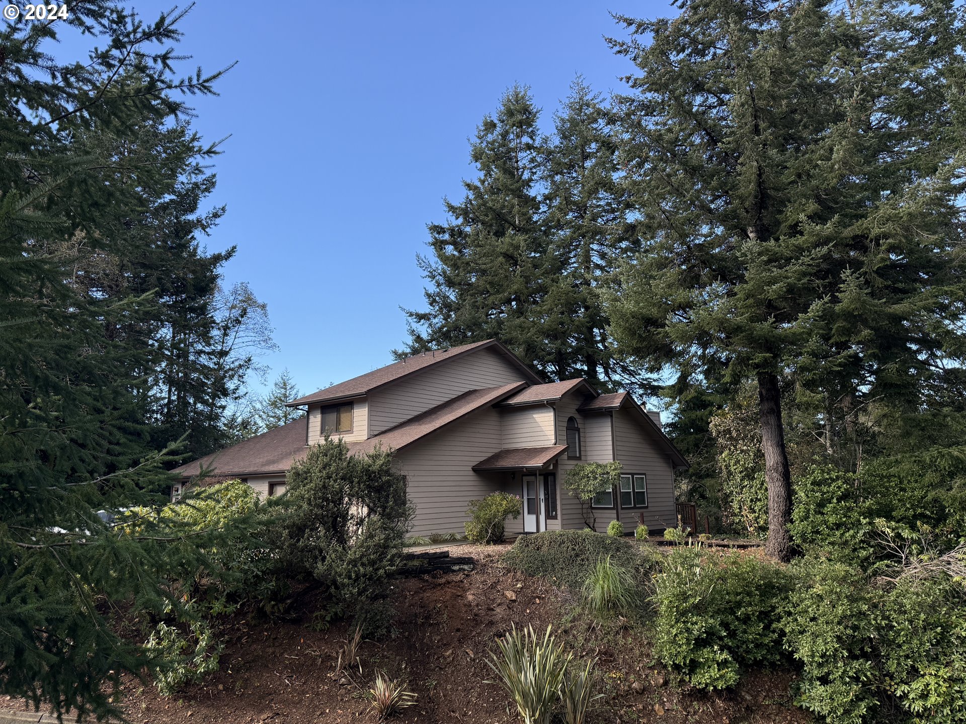 1735 ARCH LN, Brookings, OR 97415