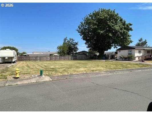 11842 CHATEAU DR, Woodburn, OR 97071