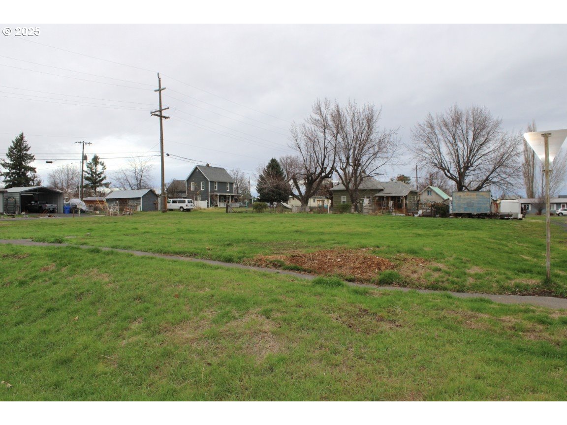253 COLLEGE ST, Athena, OR 97813
