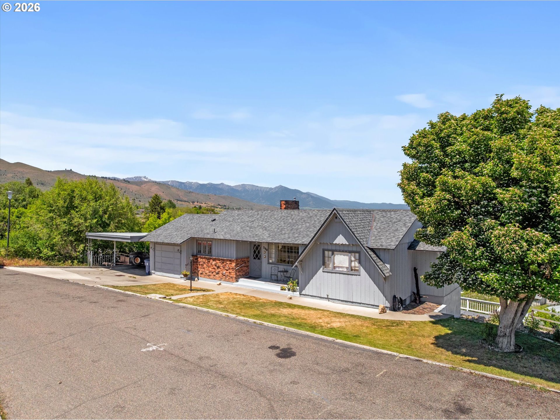 300 HILLCREST DR, BakerCity, OR 97814