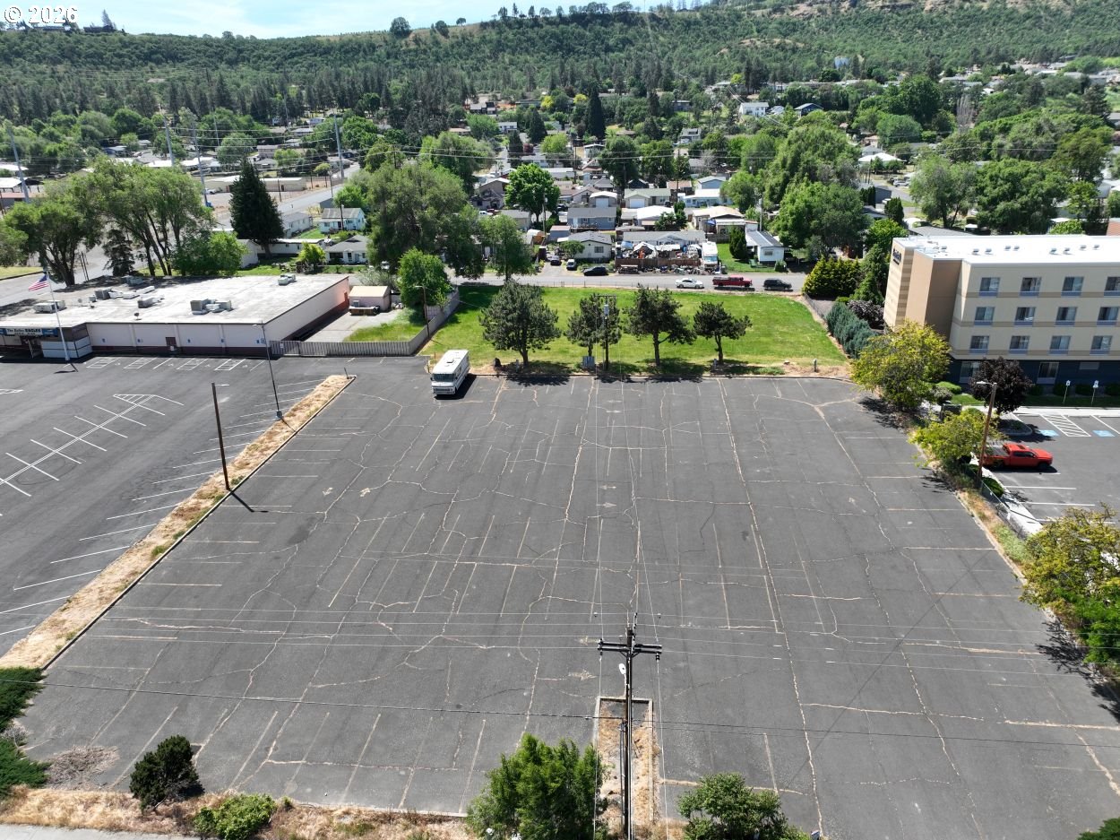 7th ST, TheDalles, OR 97058