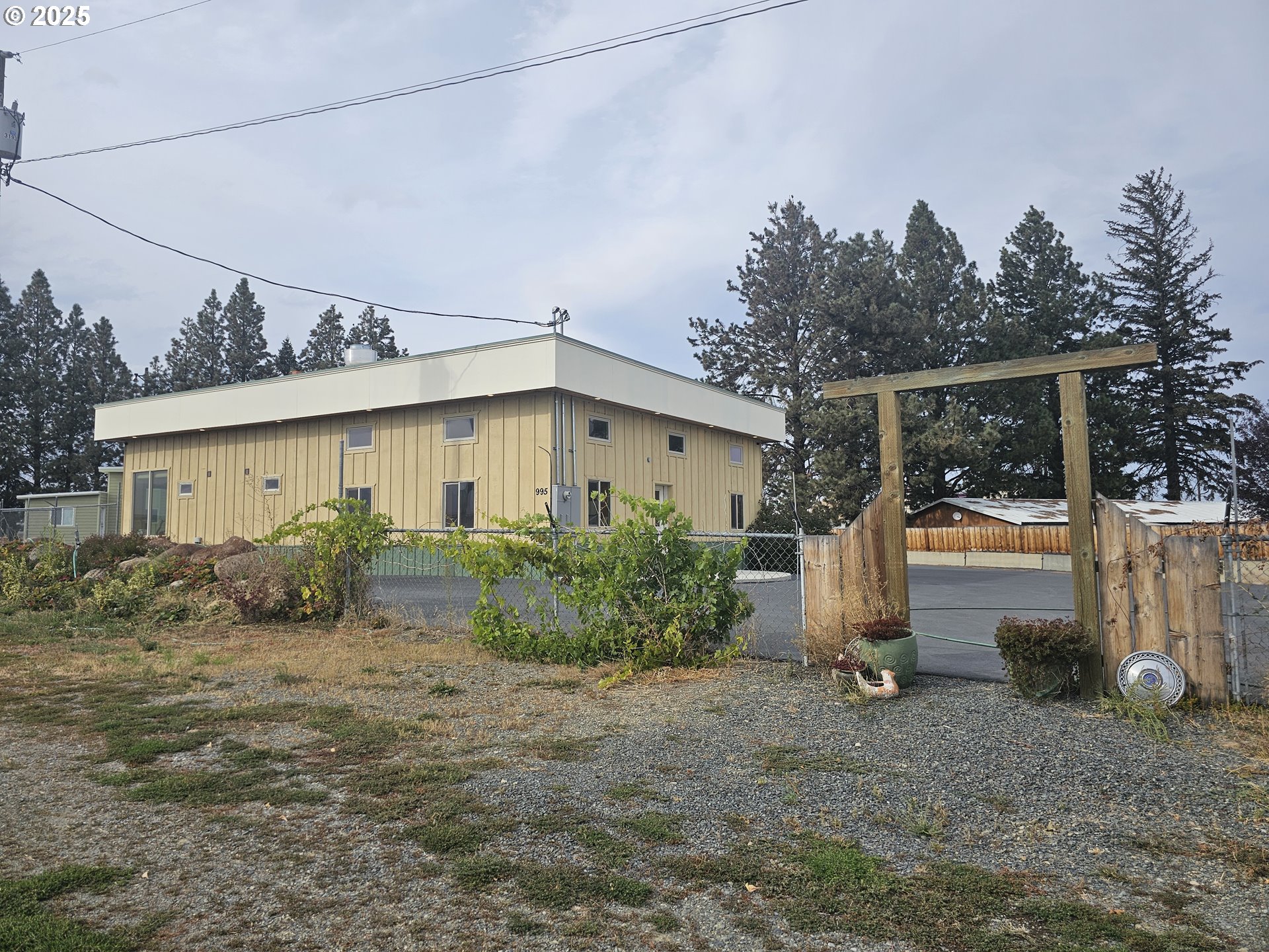 995 3rd ST, NorthPowder, OR 97867