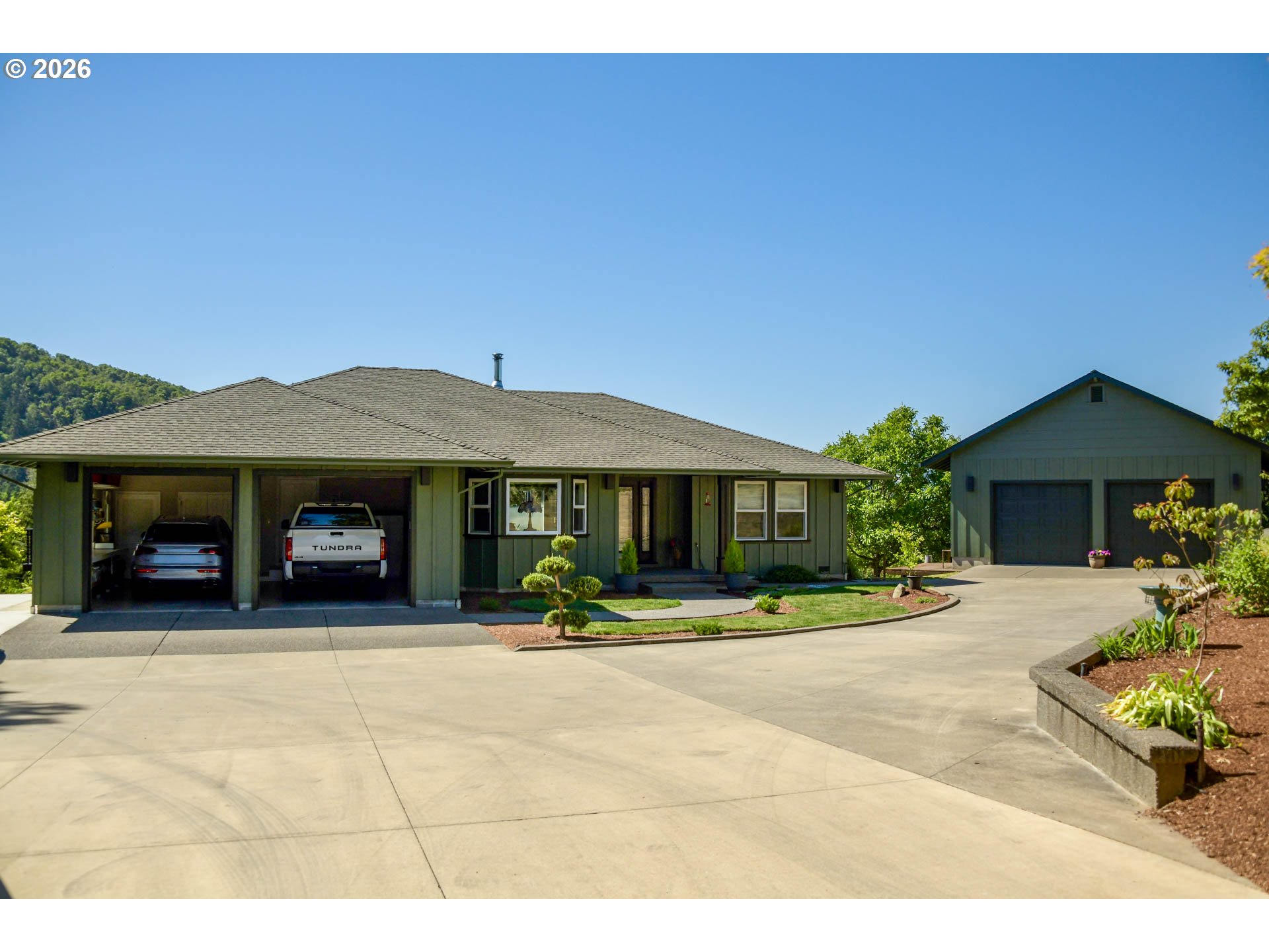 3952 DEL RIO RD, Roseburg, OR 97471
