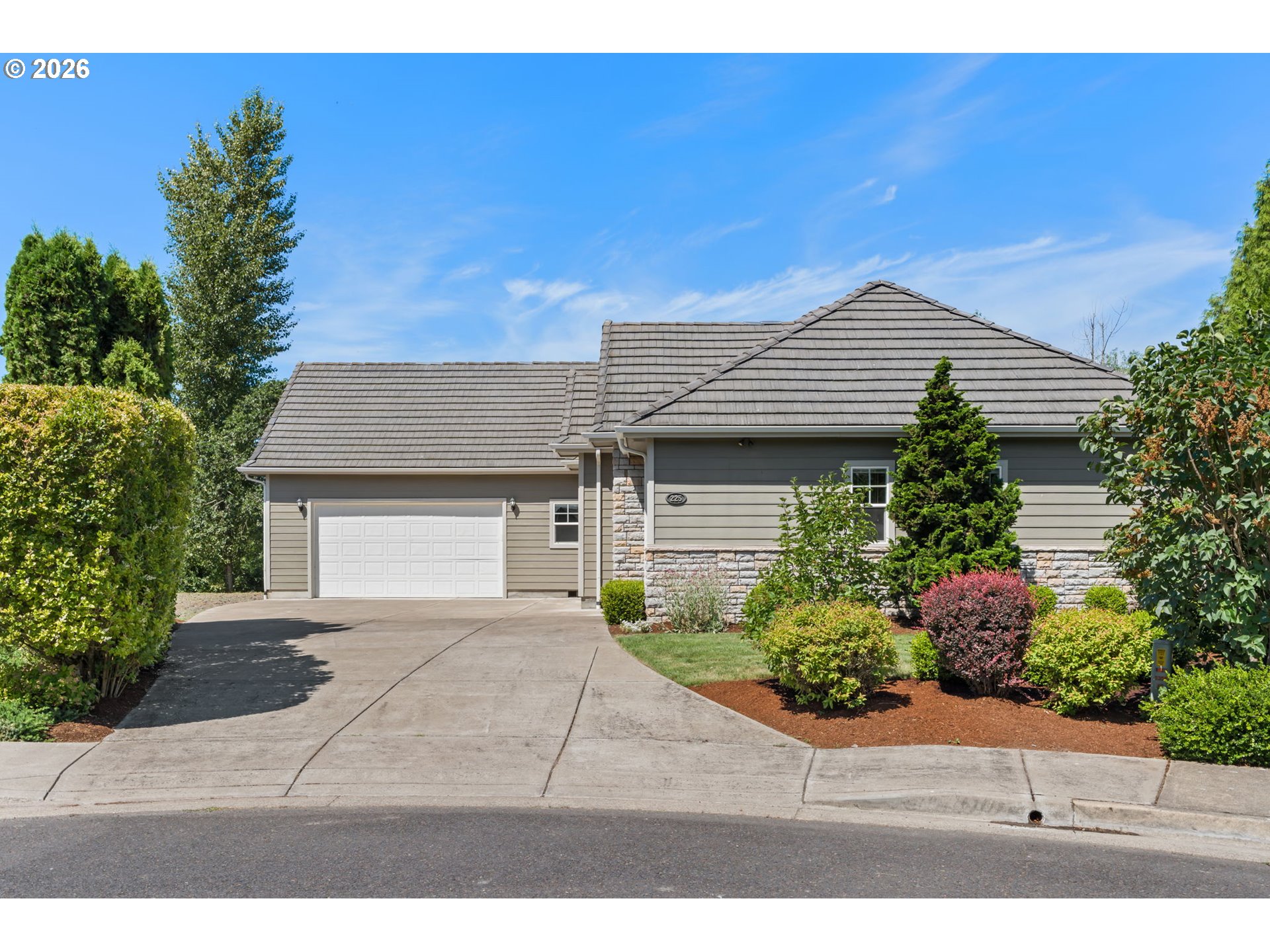 225 PEBBLE BEACH DR, Creswell, OR 97426