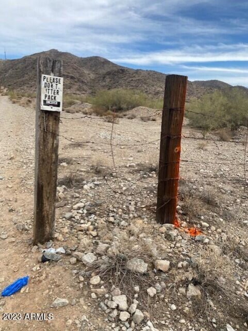 East - S Property Marker