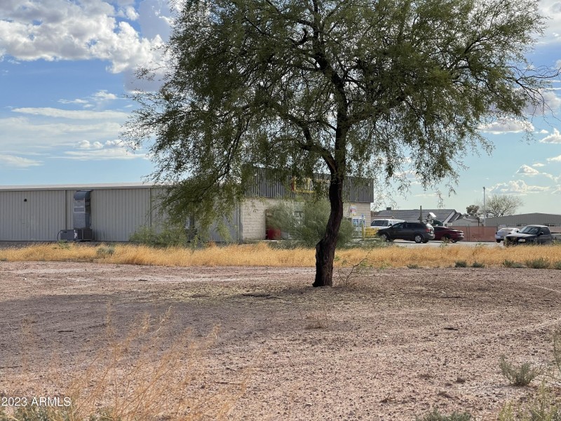Looking towards the Dollar General
