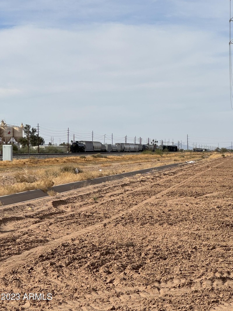 Sides to RR track