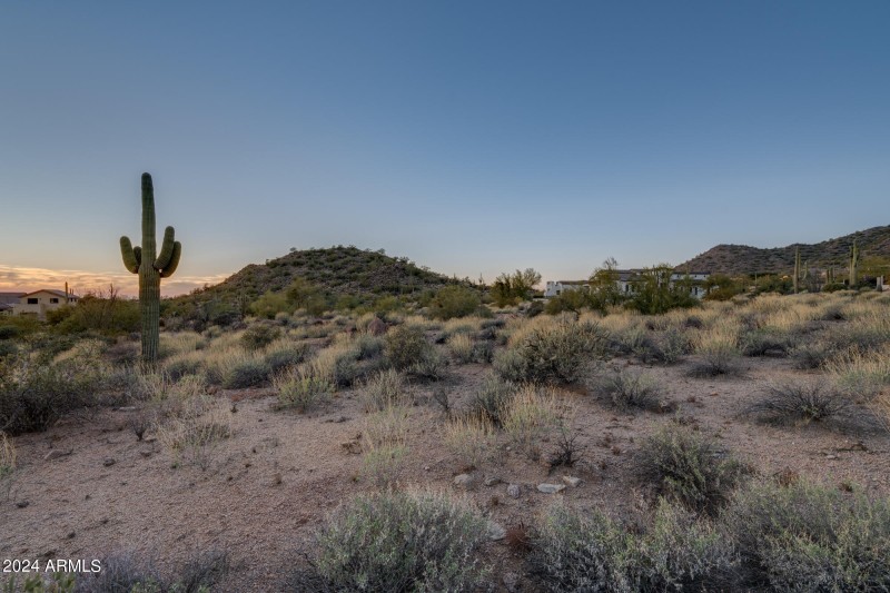 Lot 33 West