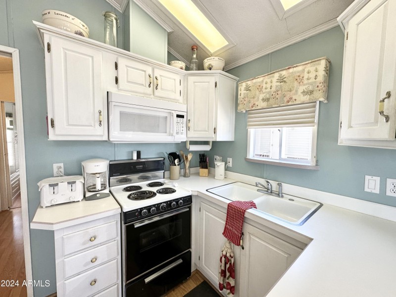 STOVE/MICROWAVE