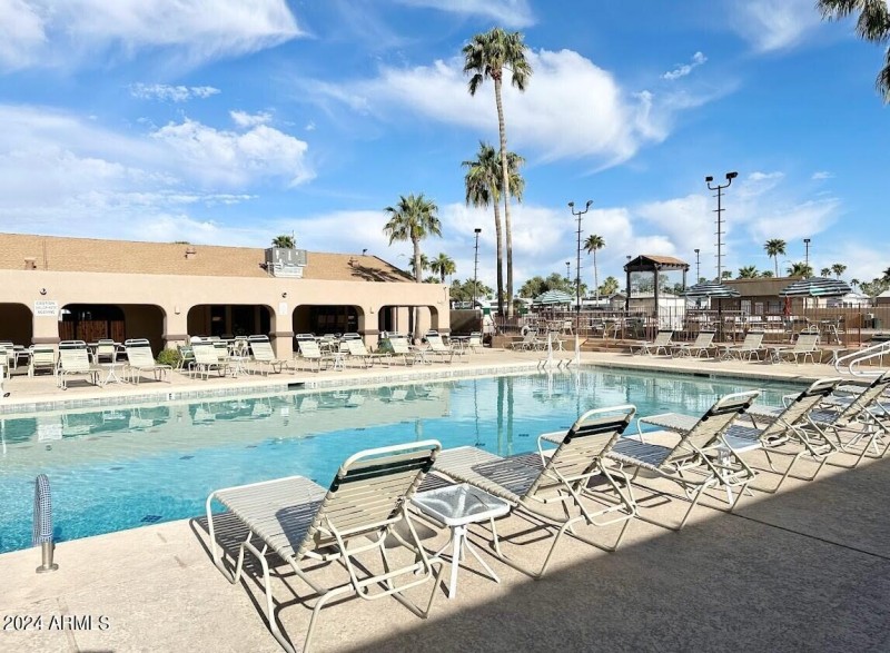 GV Large Lap Pool