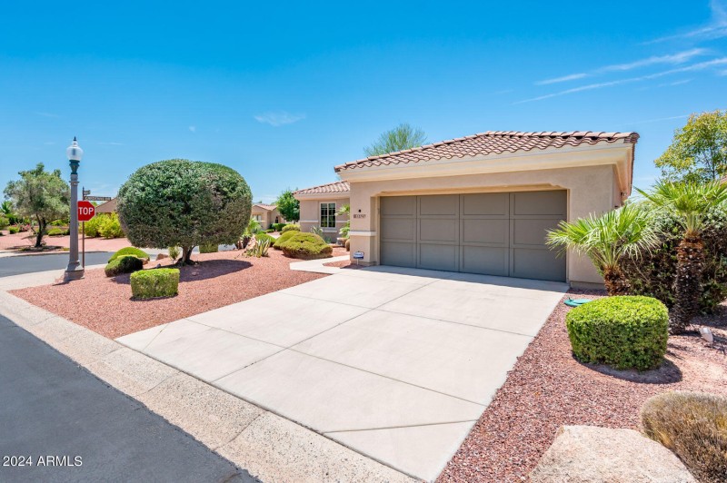 1837 Sq Ft 2 Bed + 2 Bath + Den