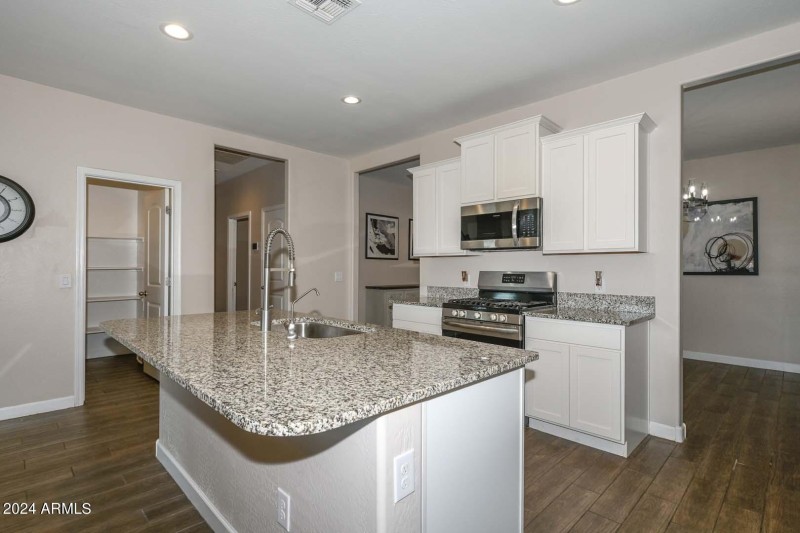 Kitchen-Pantry