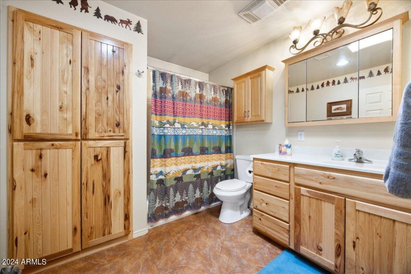 20-Bathroom.