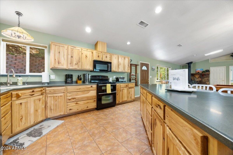 25-Kitchen