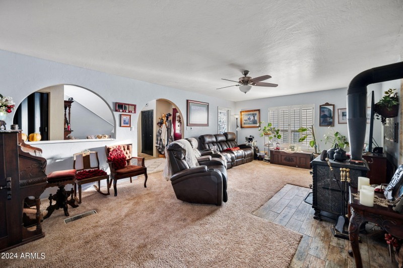 14-Family Room_2