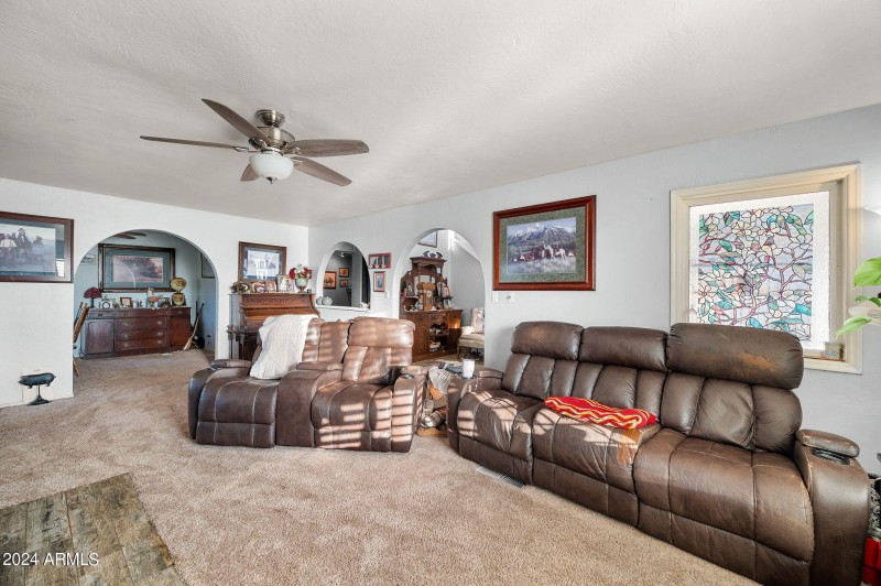 15-Family Room_3