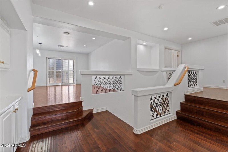 31-Upstairs Landing