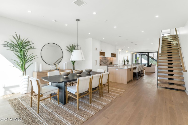 6912 E 2nd St-large-003-018-TOD3660-1500