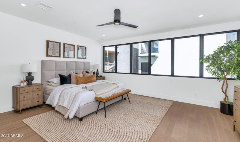 6912 E 2nd St-large-015-006-TOD3655-1500