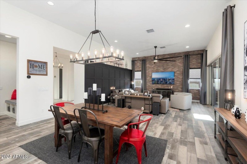 DINING & KITCHEN