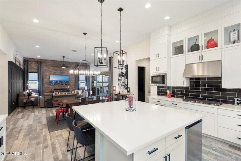 LARGE KITCHEN ISLAND FOR ENTERTAINING