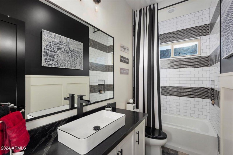CUSTOMIZED SECONDARY BATH