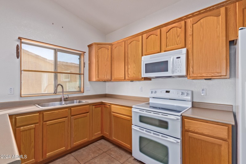 Kitchen Storage & Appliances
