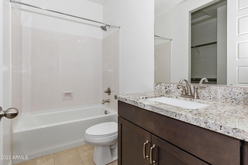 012_Guest bathroom