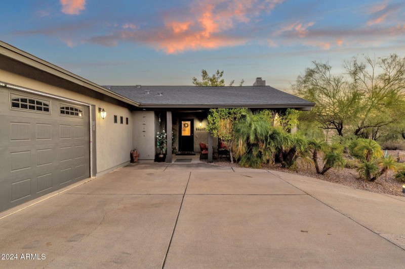 9-web-or-mls-15019-n-mayflower-dr