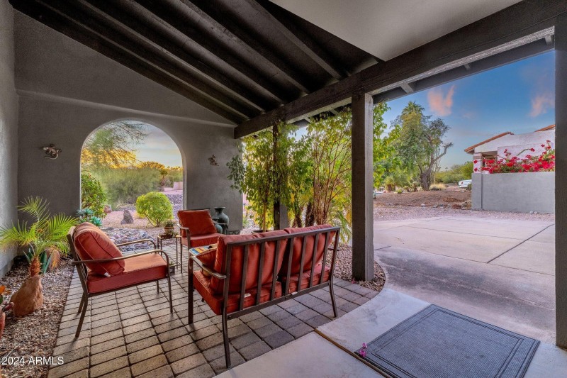 11-web-or-mls-15019-n-mayflower-dr