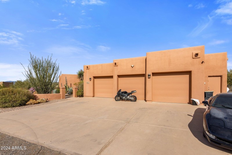 Oversized 3-Car Garage Entry