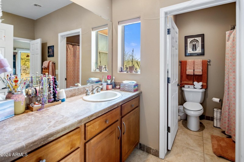 Full Bathroom With Shower/Tub