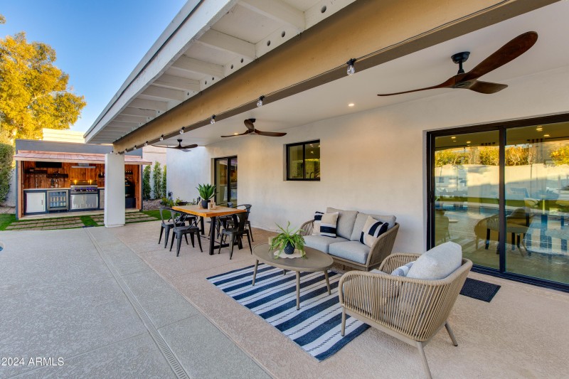 HUGE COVERED TERRACE