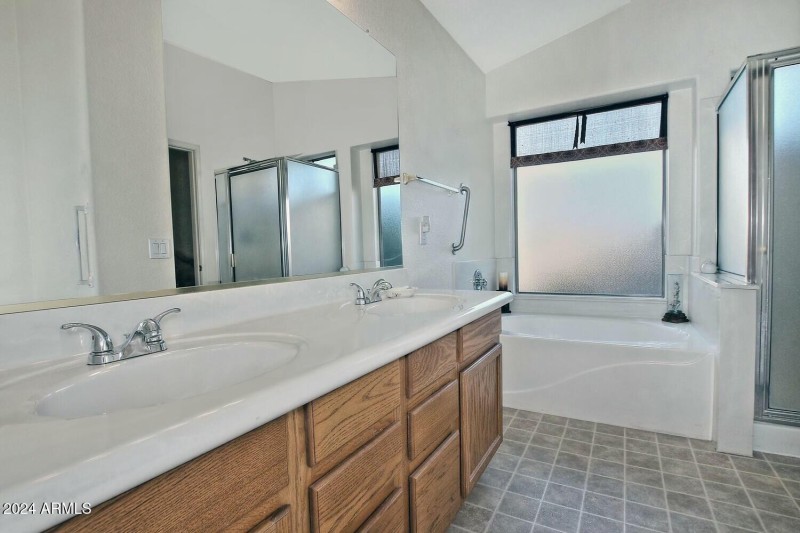 Double sink vanity