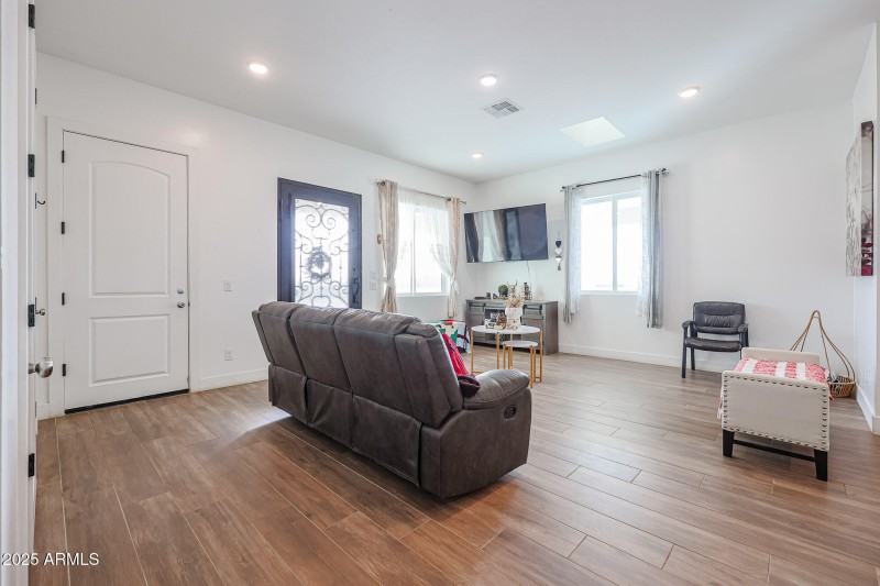 Master Sitting Area