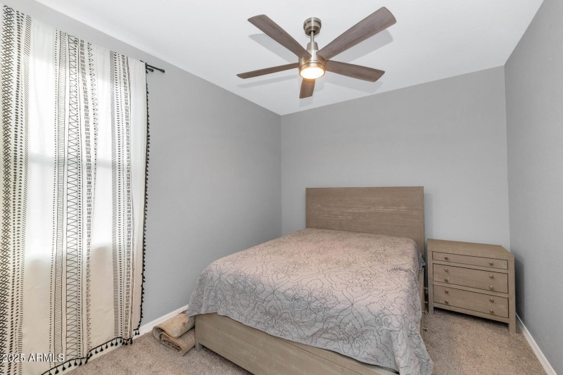 2405 E Beverly Rd-large-018-014-2405 E B