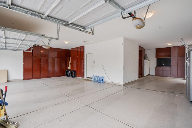 15296 W Coolidge-Garage-1