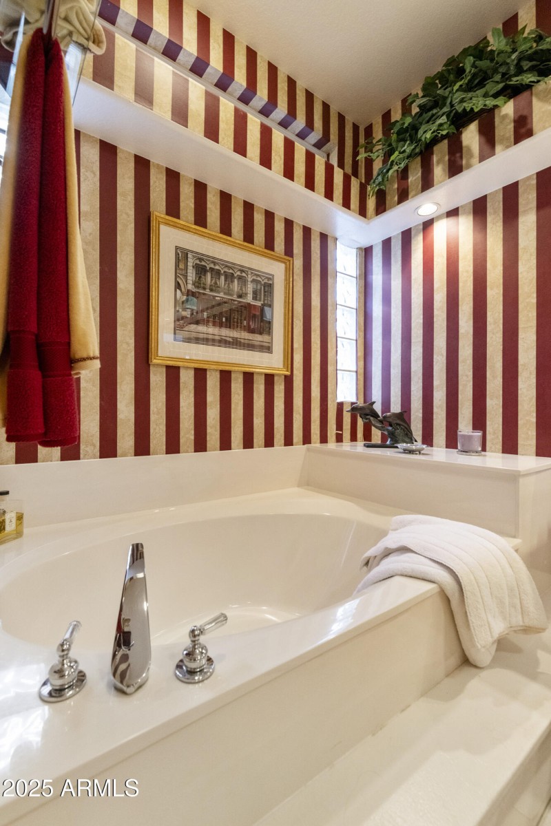 Primary suite tub