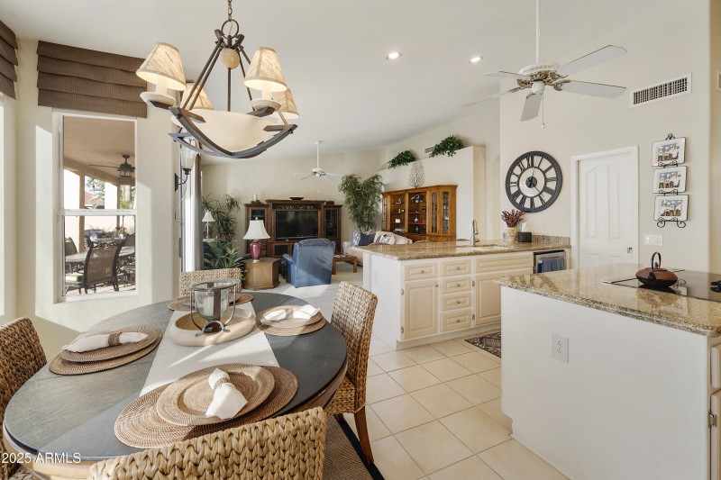 Kitchen eating area